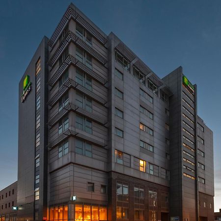 Holiday Inn Express Swindon City Centre By Ihg Kültér fotó