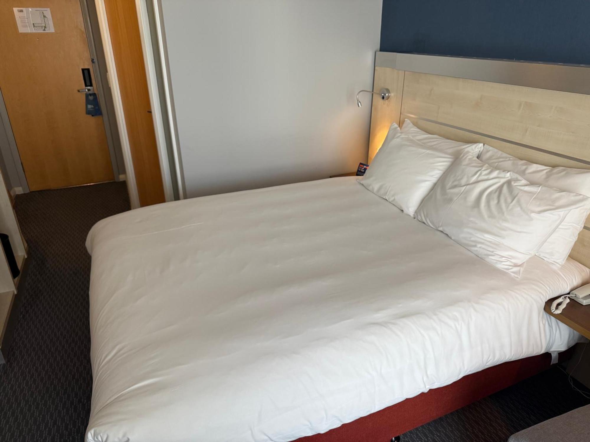 Holiday Inn Express Swindon City Centre By Ihg Kültér fotó