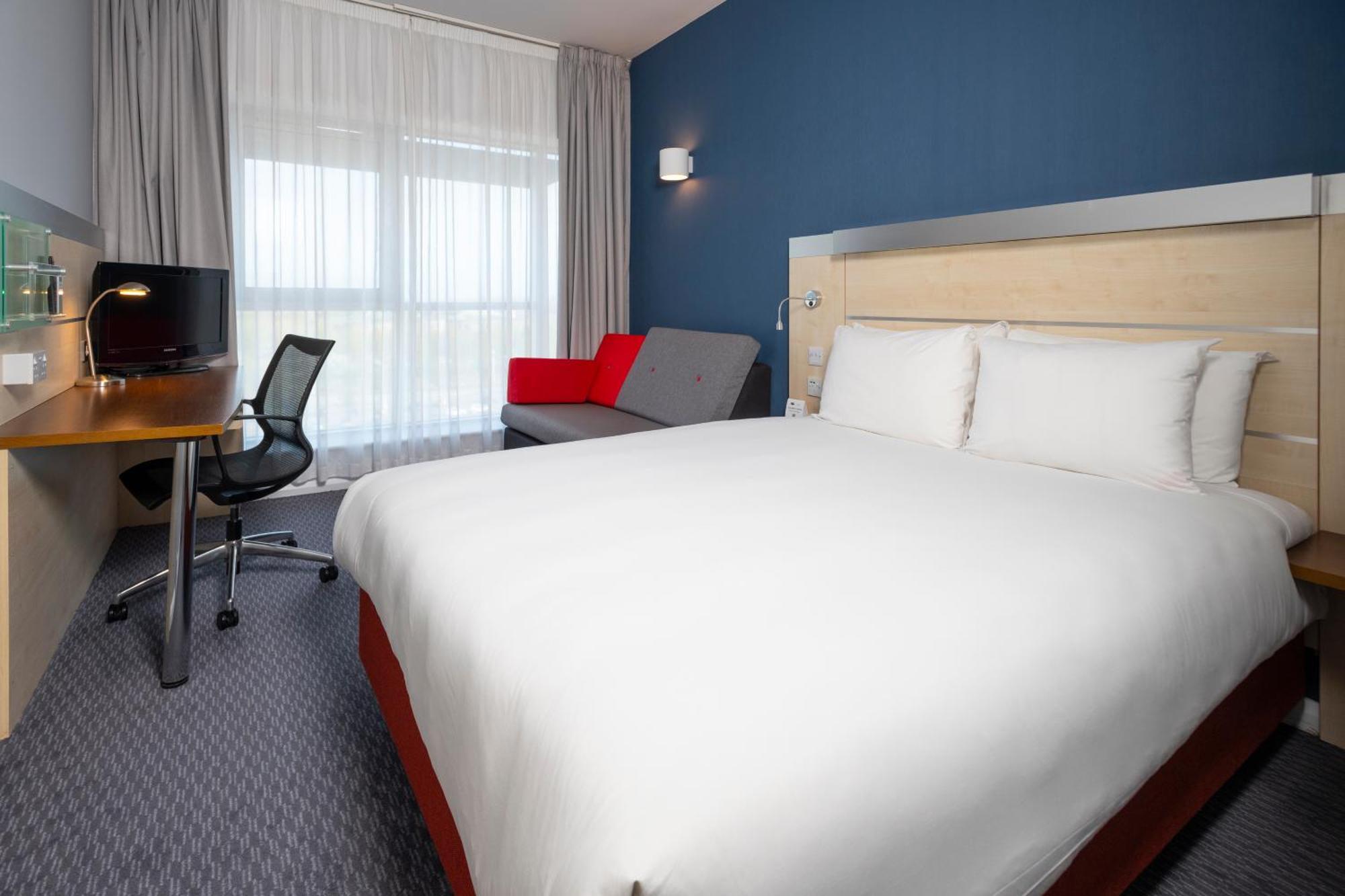 Holiday Inn Express Swindon City Centre By Ihg Kültér fotó