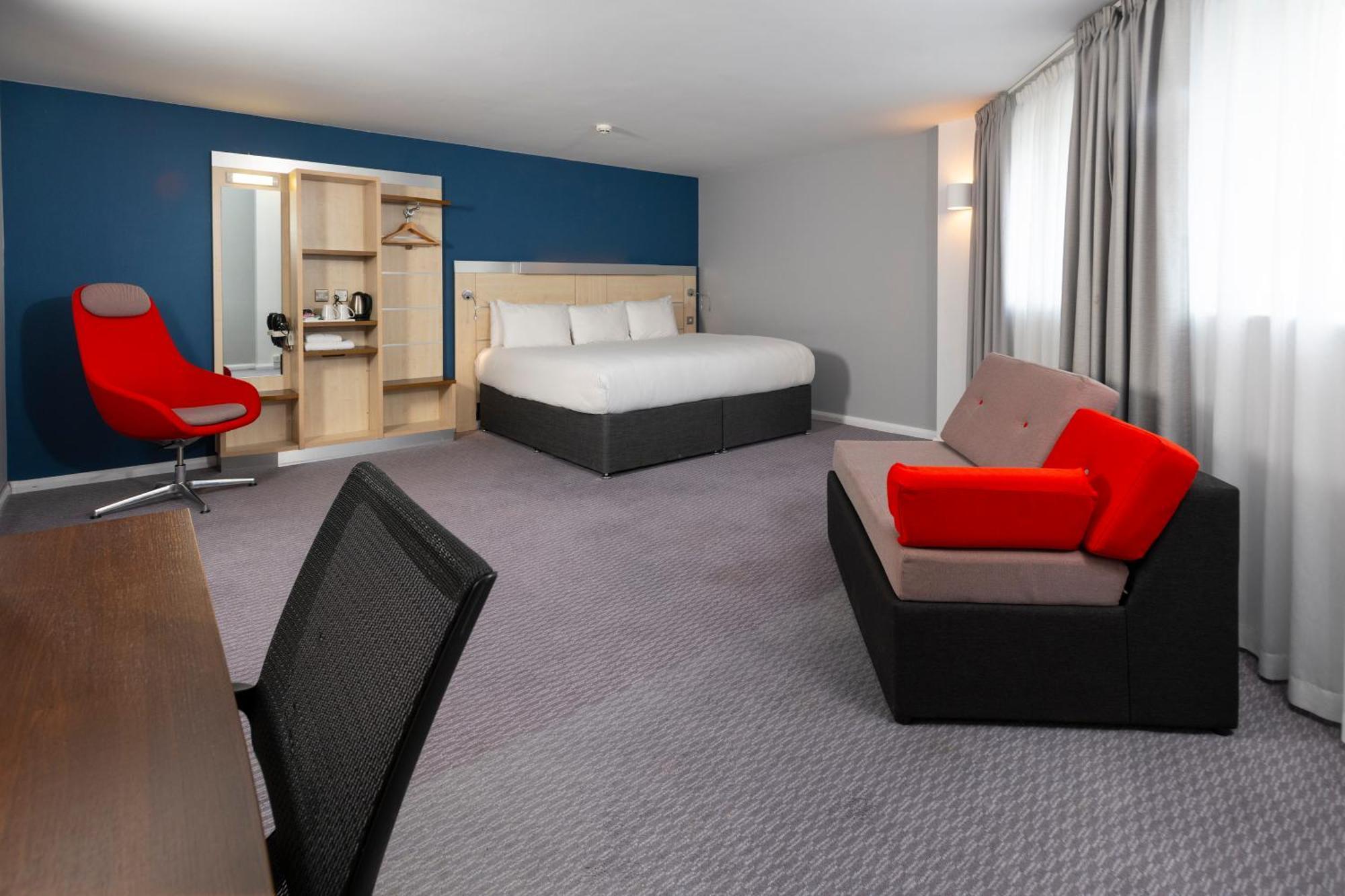 Holiday Inn Express Swindon City Centre By Ihg Kültér fotó
