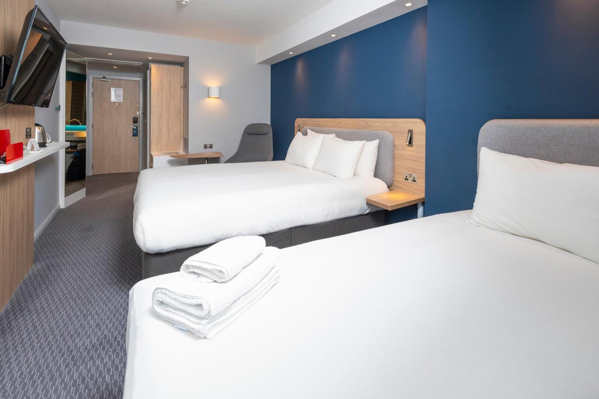 Holiday Inn Express Swindon City Centre By Ihg Kültér fotó