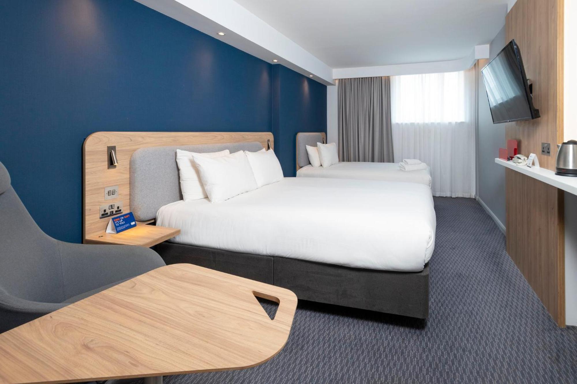Holiday Inn Express Swindon City Centre By Ihg Kültér fotó